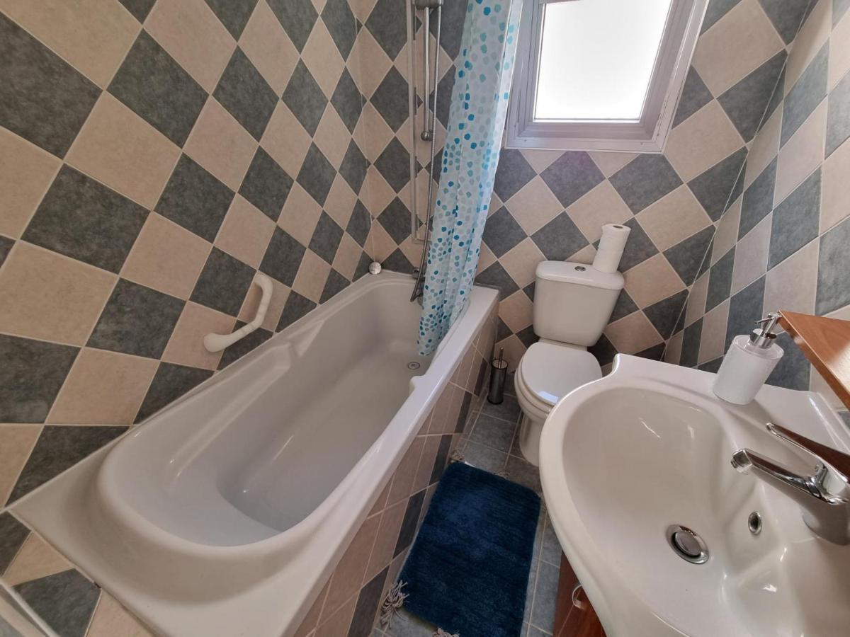 Diamond Sea View Penthouse Lägenhet Paphos Exteriör bild